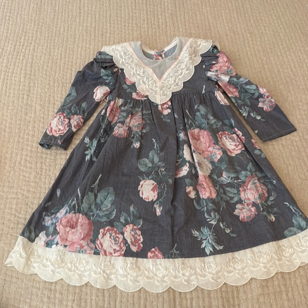 Vintage formal girls long sleeve  dress gray with pink flowers and lace collar
